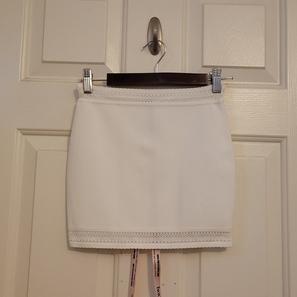 House of Cb 'Sarelle' Ivory Dainty Ribbed Knit Mini Skirt - Picture 6 of 12